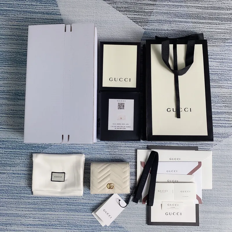 Gucci 466492 GG Marmont pouzdro na karty v bílé barvě