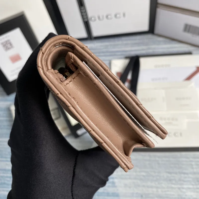 Gucci 466492 GG Marmont pouzdro na karty v světle růžové barvě