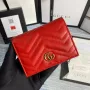 Gucci 466492 GG Marmont pouzdro na karty v červené barvě