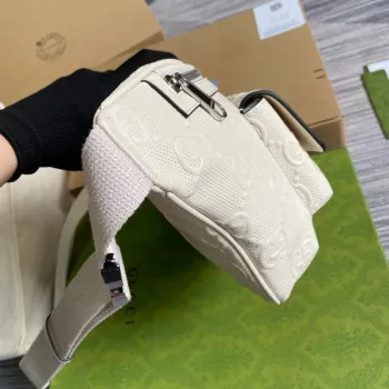 Gucci 645093 GG embosovaná ledvinka Bílá GG embosovaná kůže