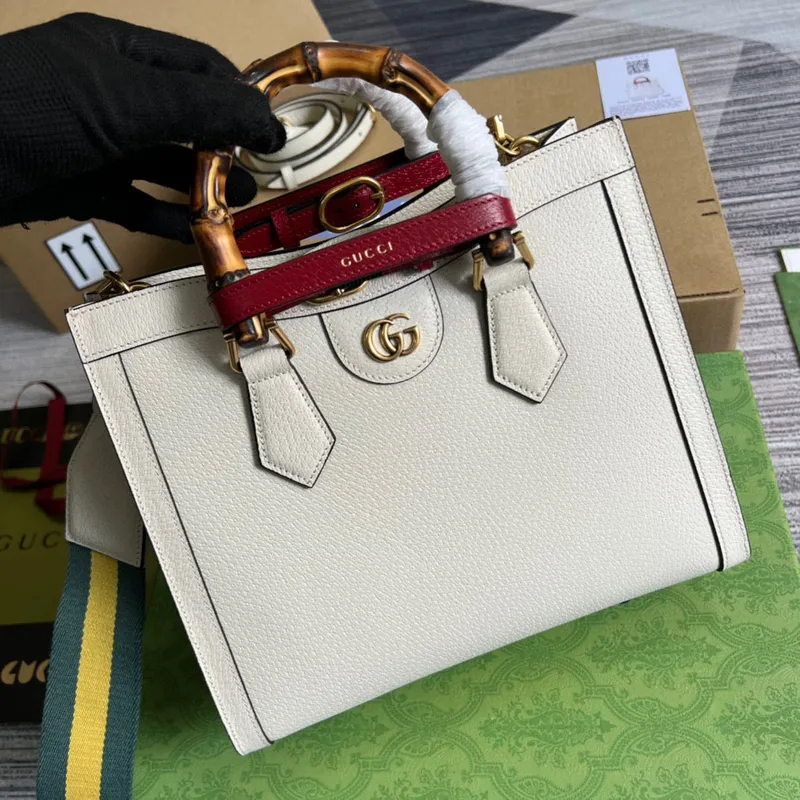 Gucci 702721 Diana Malá Taška přes Rameno Bílá kůže