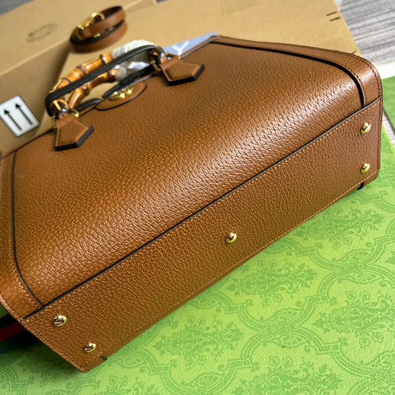 Gucci 702721 Diana Malá Taška přes Rameno Hnědá Kůže