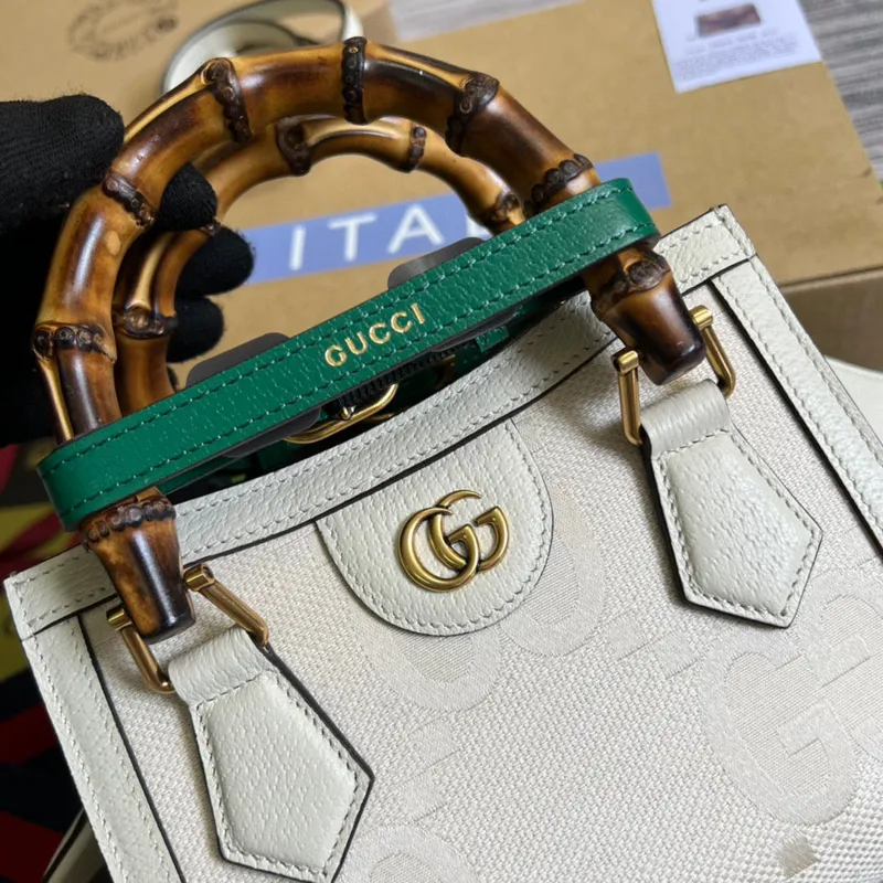 Gucci 702732 Diana Mini Tote Bag Bílá
