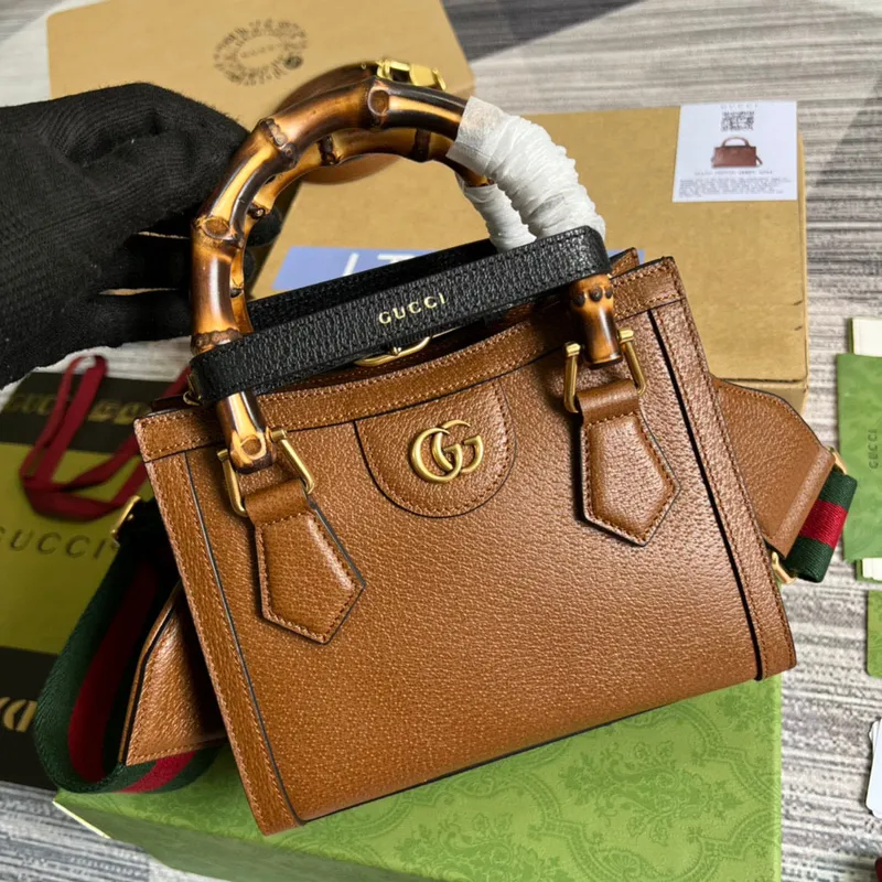 Gucci 702732 Gucci Diana Mini Tote Bag Hnědá kůže