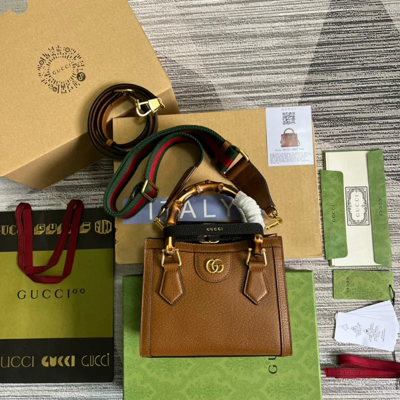 Gucci 702732 Gucci Diana Mini Tote Bag Hnědá kůže