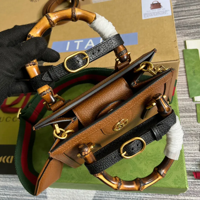 Gucci 702732 Gucci Diana Mini Tote Bag Hnědá kůže