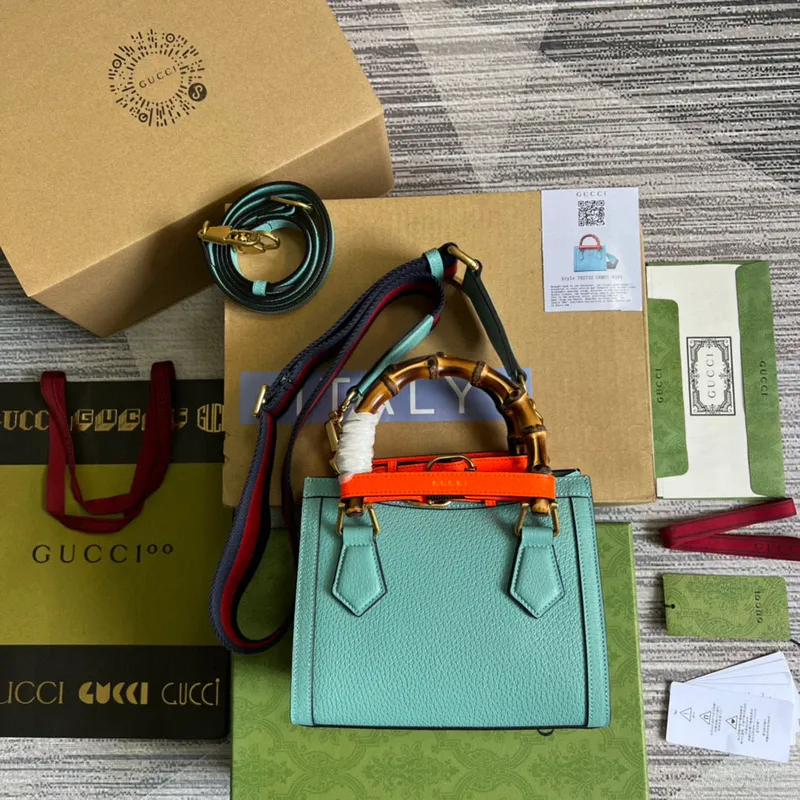 Gucci 702732 Gucci Diana Mini Tote Bag Světle modrá kůže