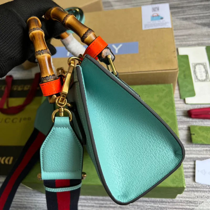 Gucci 702732 Gucci Diana Mini Tote Bag Světle modrá kůže