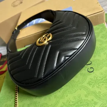 Gucci 699514 GG Marmont mini taška ve tvaru půlměsíce černá