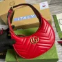 Gucci 699514 GG Marmont mini taška ve tvaru půlměsíce červená