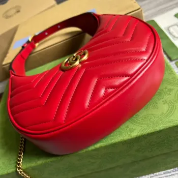 Gucci 699514 GG Marmont mini taška ve tvaru půlměsíce červená