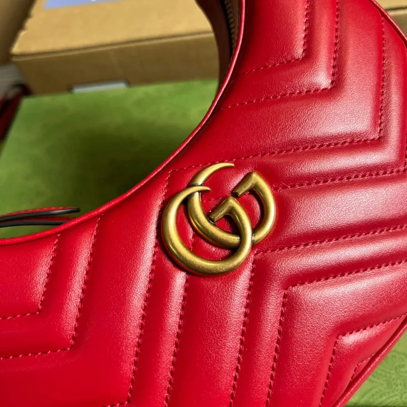 Gucci 699514 GG Marmont mini taška ve tvaru půlměsíce červená