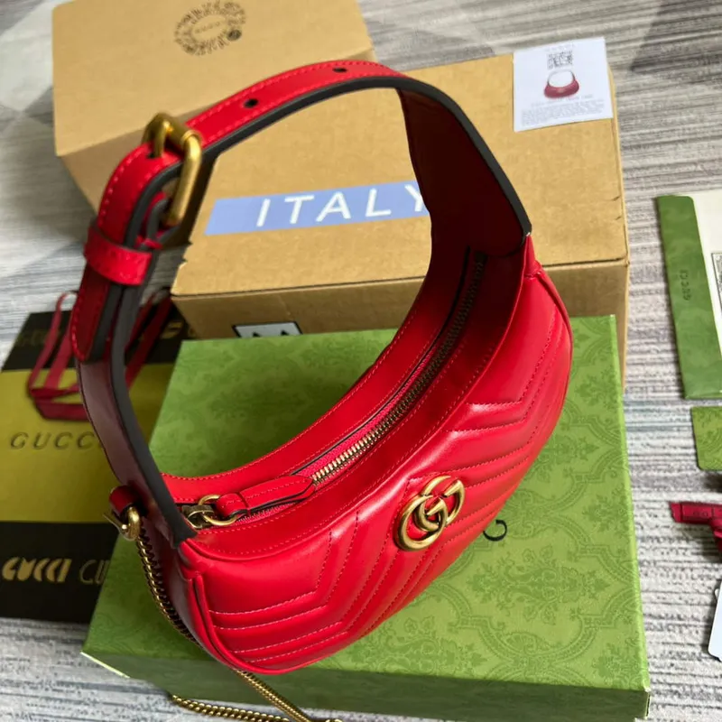 Gucci 699514 GG Marmont mini taška ve tvaru půlměsíce červená