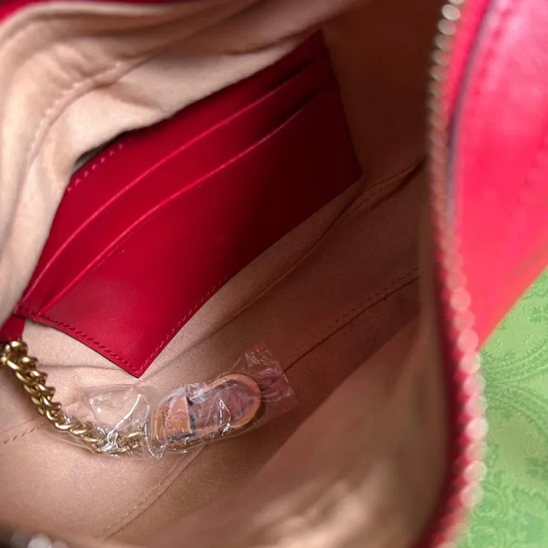 Gucci 699514 GG Marmont mini taška ve tvaru půlměsíce červená