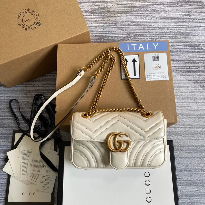 Gucci 446744 GG Marmont Matelassé Mini Taška Bílá