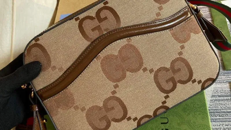 Gucci 675891 Messenger taška s jumbo GG – luxus v kompaktním provedení