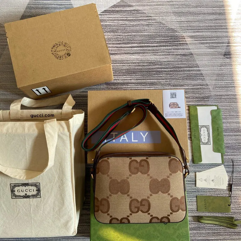 Gucci 675891 Messenger taška s jumbo GG Hnědá