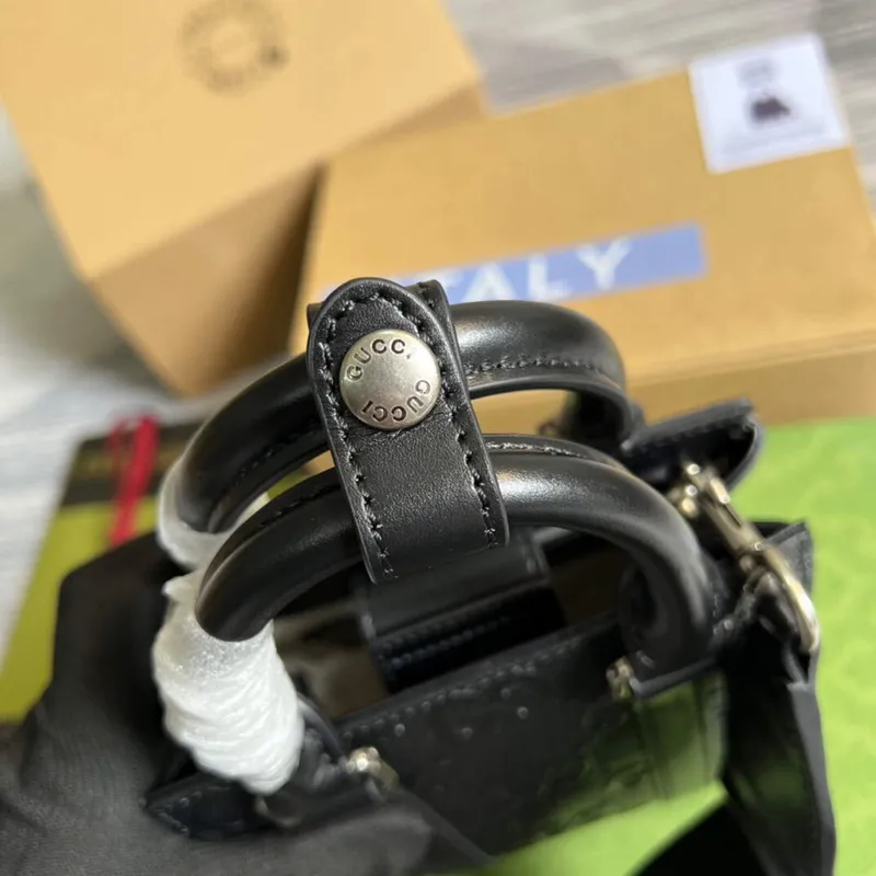 Gucci 696010 GG Embossed Mini Tote Bag Černá