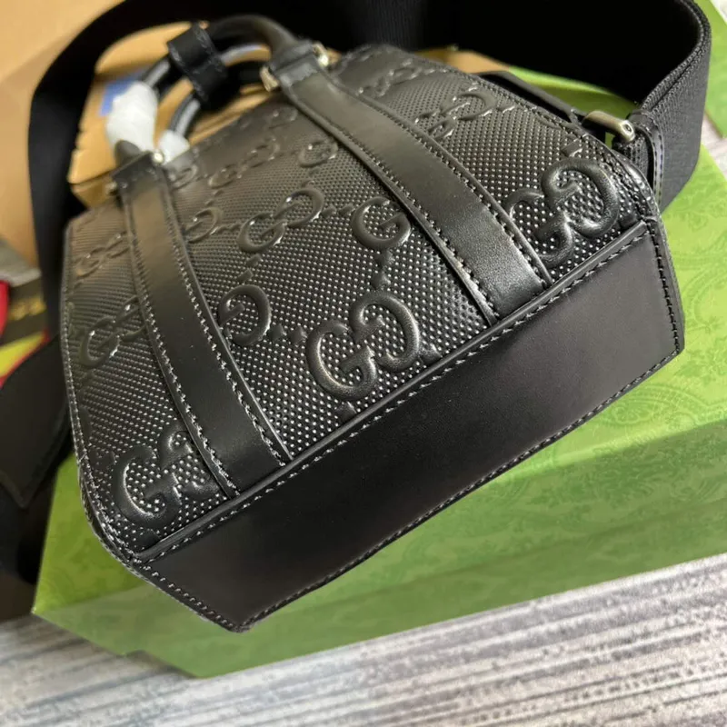 Gucci 696010 GG Embossed Mini Tote Bag Černá