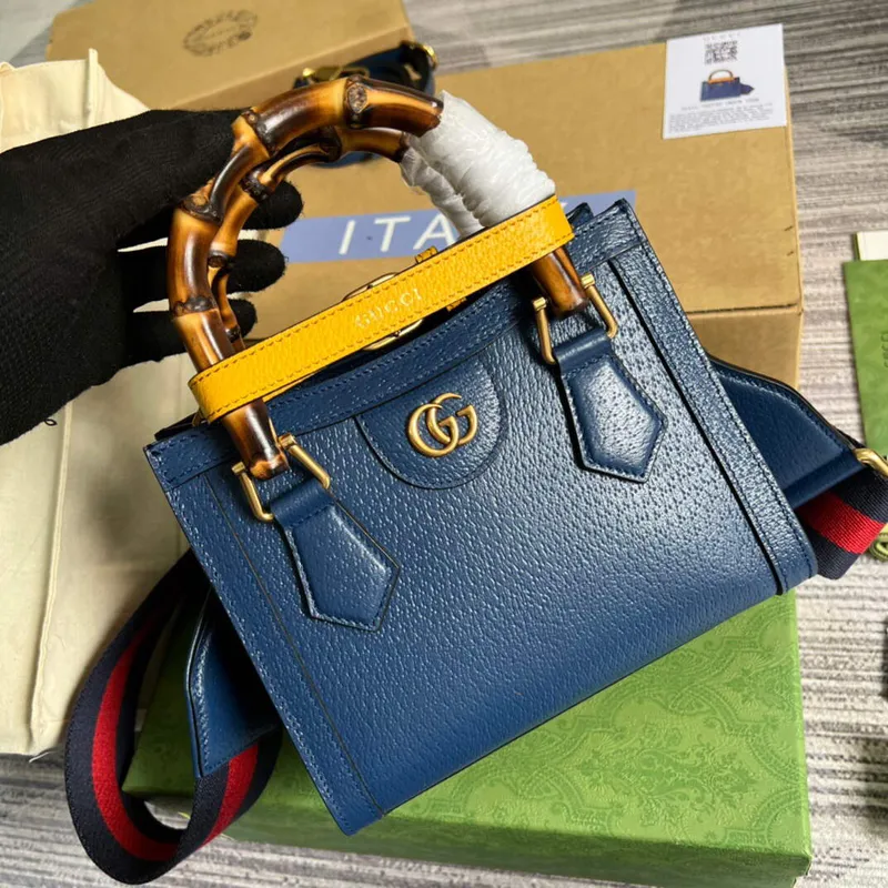 Gucci 702732 Gucci Diana Mini Tote Bag Modrá