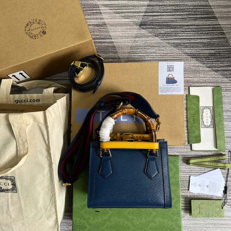 Gucci 702732 Gucci Diana Mini Tote Bag Modrá