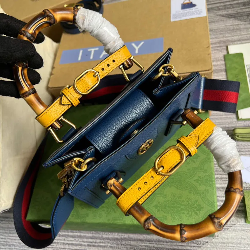 Gucci 702732 Gucci Diana Mini Tote Bag Modrá