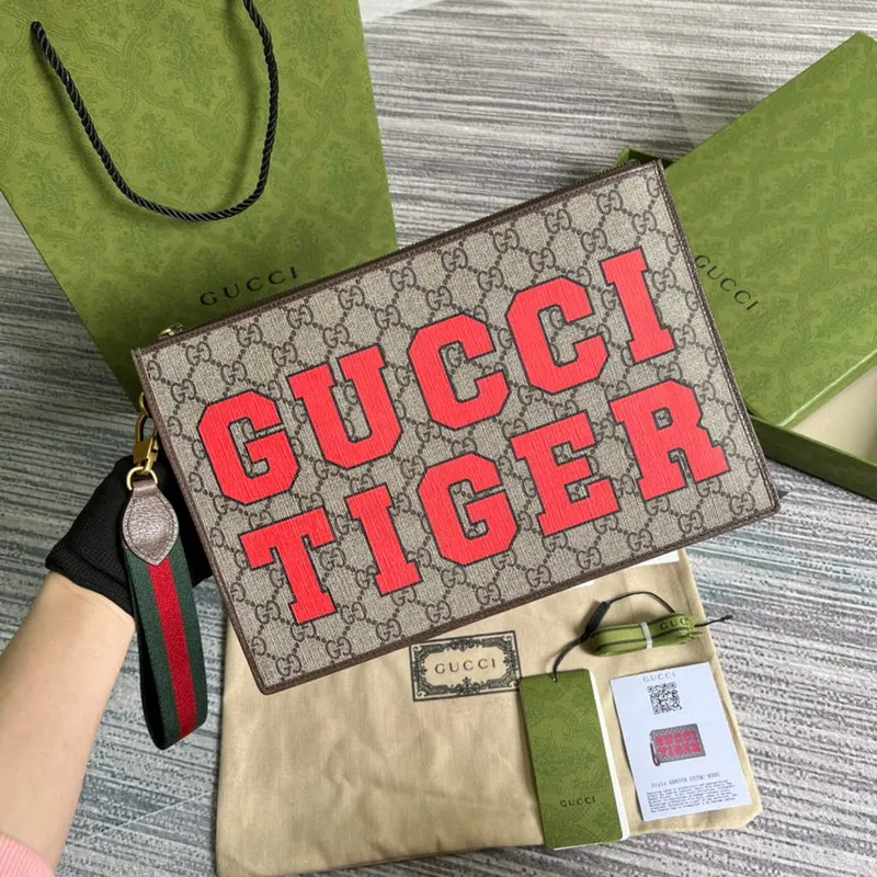 Gucci 688378 Gucci Tiger taška s kapsou Hnědý potisk loga