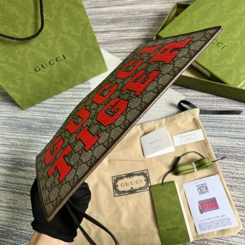 Gucci 688378 Gucci Tiger taška s kapsou Hnědý potisk loga