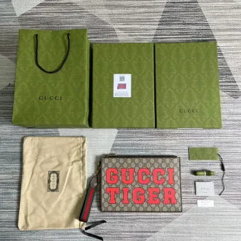 Gucci 688378 Gucci Tiger taška s kapsou Hnědý potisk loga