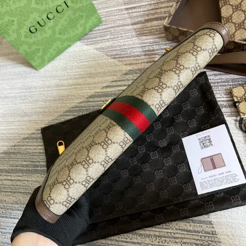 Gucci 688378 Gucci taška Pouch Begie