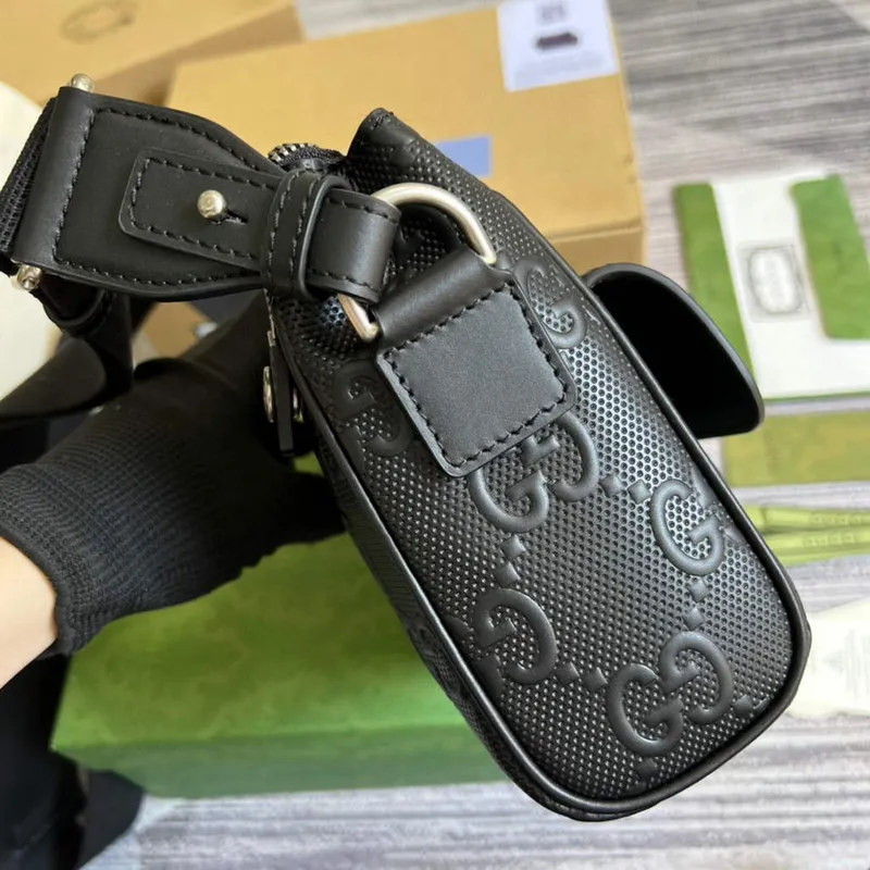 Gucci 674058 GG embosovaná taška přes rameno Černá