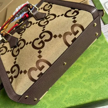 Gucci 660195 Gucci Diana jumbo GG Malá taška přes rameno Hnědá