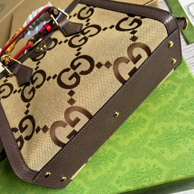 Gucci 660195 Gucci Diana jumbo GG Malá taška přes rameno Hnědá