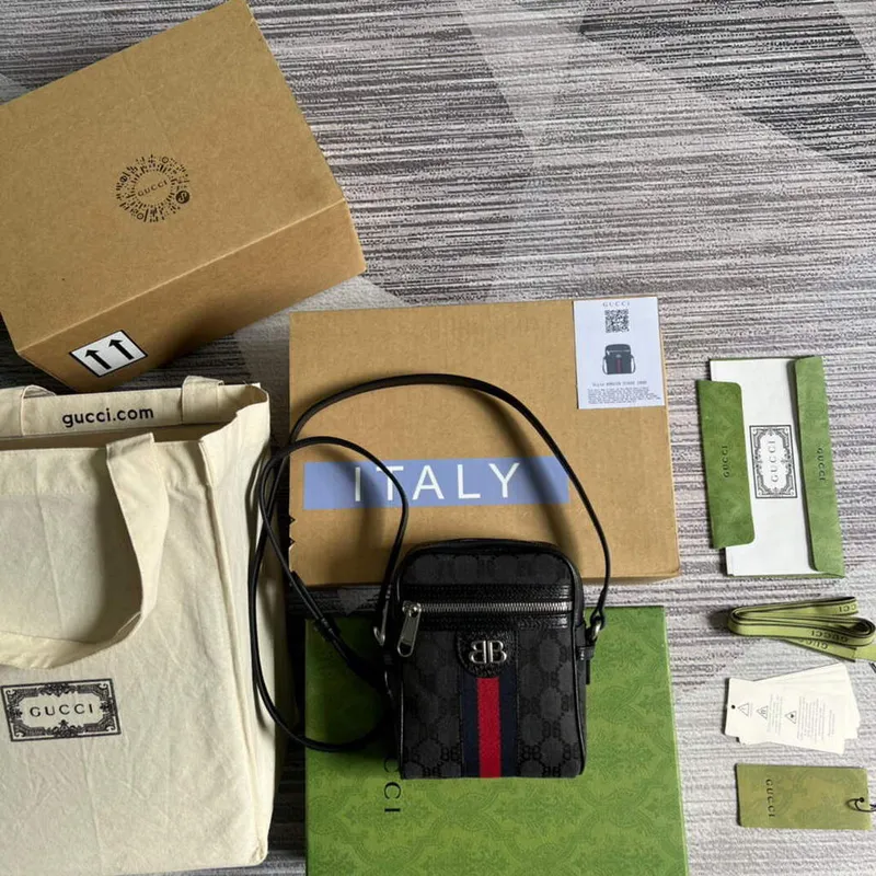 Gucci 680129 Gucci x Balenciaga The Hacker Project Ramenní zipová taška Černá