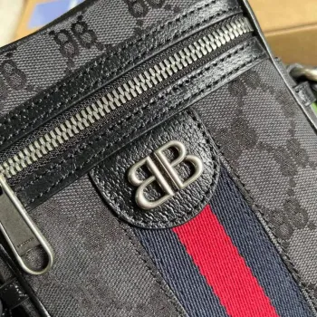 Gucci 680129 Gucci x Balenciaga The Hacker Project Ramenní zipová taška Černá