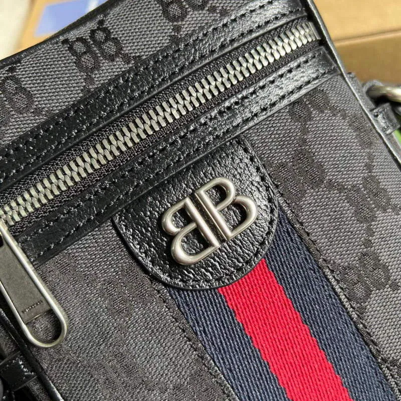 Gucci 680129 Gucci x Balenciaga The Hacker Project Ramenní zipová taška Černá