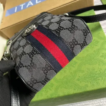 Gucci 680129 Gucci x Balenciaga The Hacker Project Ramenní zipová taška Černá