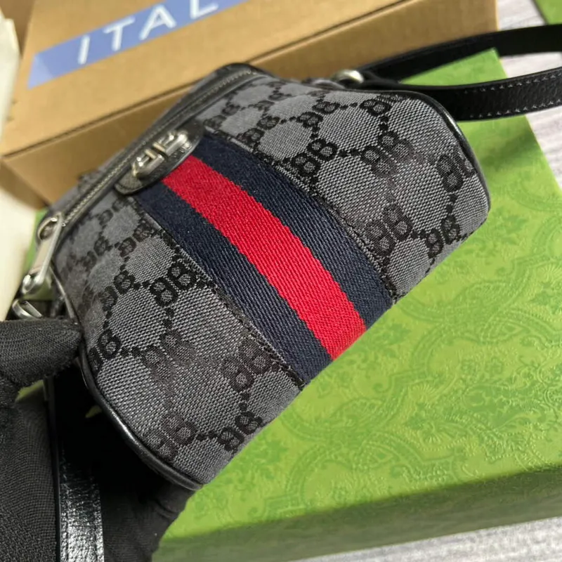 Gucci 680129 Gucci x Balenciaga The Hacker Project Ramenní zipová taška Černá