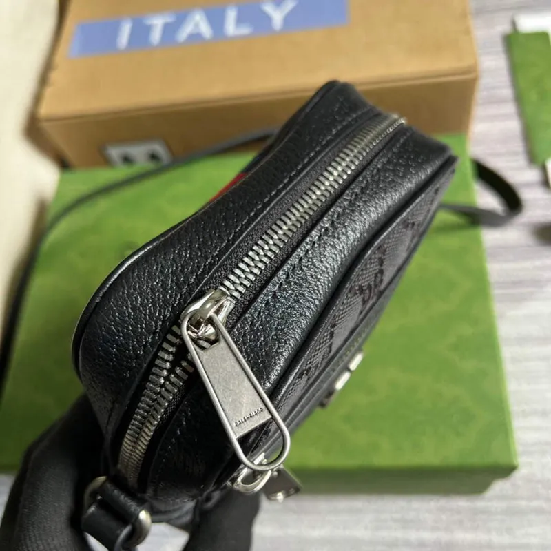 Gucci 680129 Gucci x Balenciaga The Hacker Project Ramenní zipová taška Černá