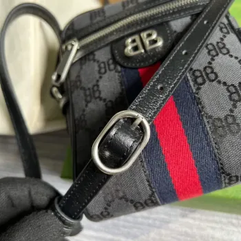 Gucci 680129 Gucci x Balenciaga The Hacker Project Ramenní zipová taška Černá