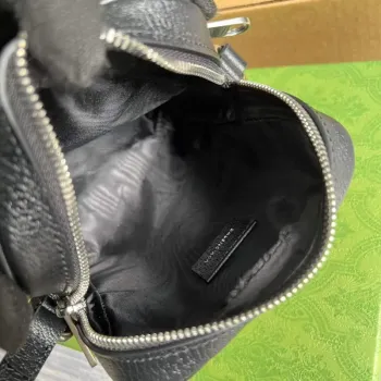 Gucci 680129 Gucci x Balenciaga The Hacker Project Ramenní zipová taška Černá