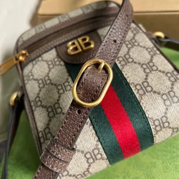 Gucci 680129 Gucci x Balenciaga The Hacker Project Ramenní zipová taška Hnědá