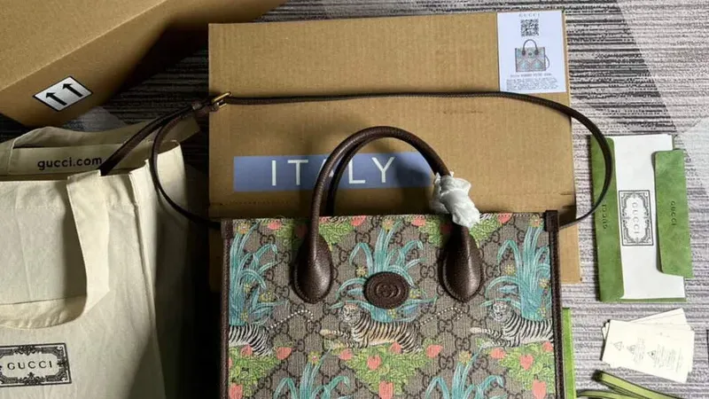 Gucci 659983 GG Malá Tote Taška Hnědá Modrá — Luxus v kompaktním provedení