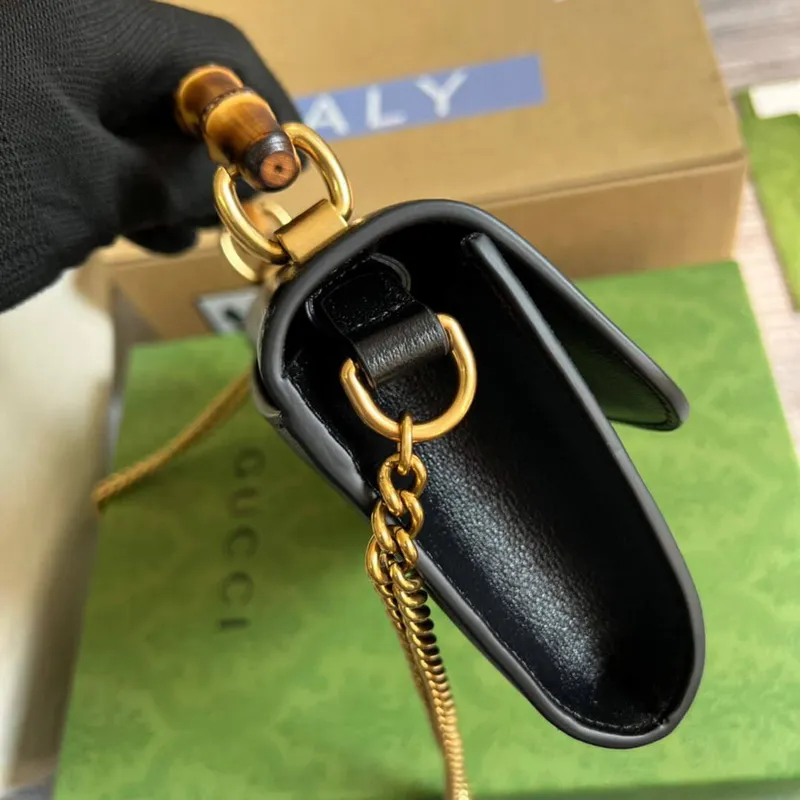 Gucci 675794 GG Malá kabelka s držadlem a bambusem černá