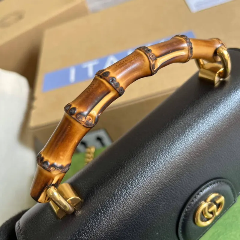Gucci 675794 GG Malá kabelka s držadlem a bambusem černá