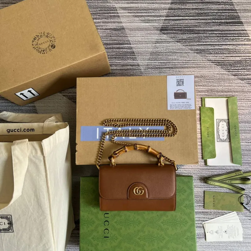 Gucci 675794 GG Malá kabelka s rukojetí a bambusem