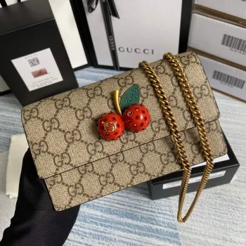 Gucci 481291 GG Supreme mini taška s třešněmi červená