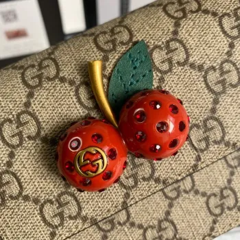 Gucci 481291 GG Supreme mini taška s třešněmi červená