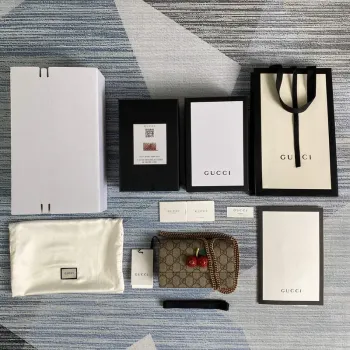 Gucci 481291 GG Supreme mini taška s třešněmi červená