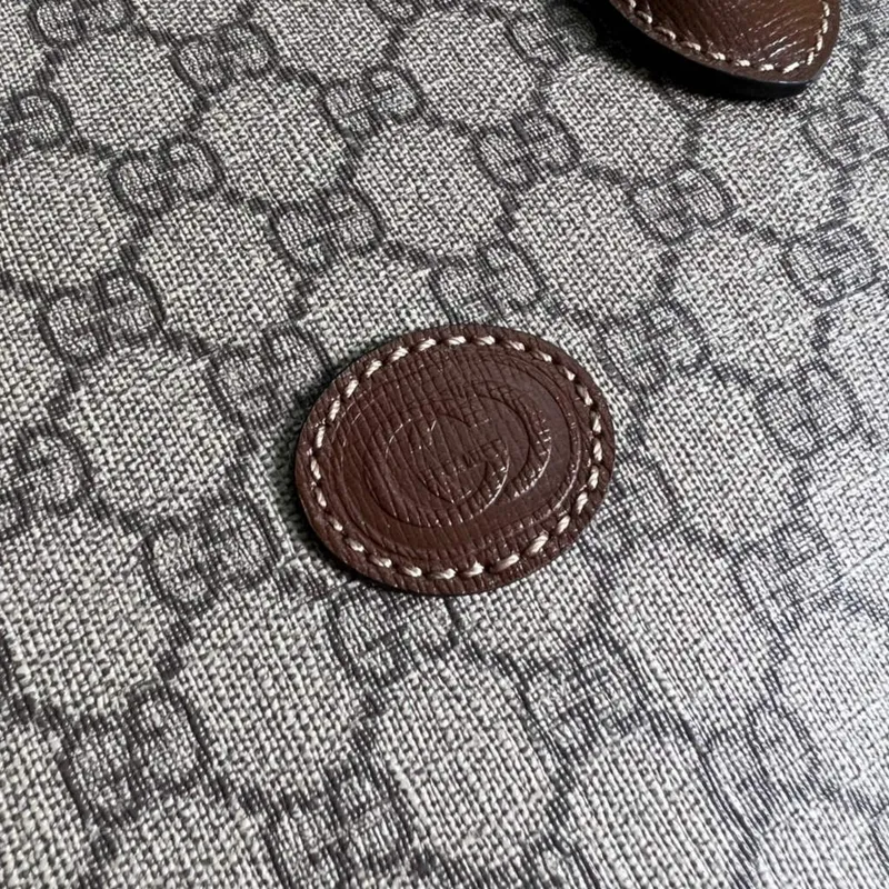 Gucci 674155 Střední taška s propleteným G logem